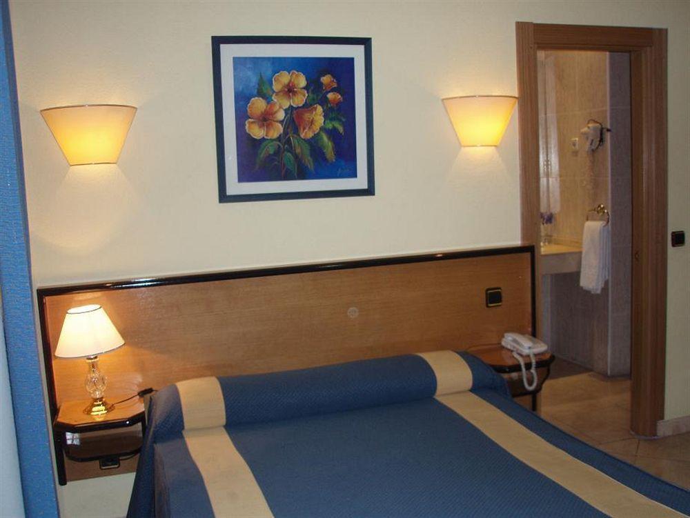 Hostal Buenos Aires Madrid Exterior foto